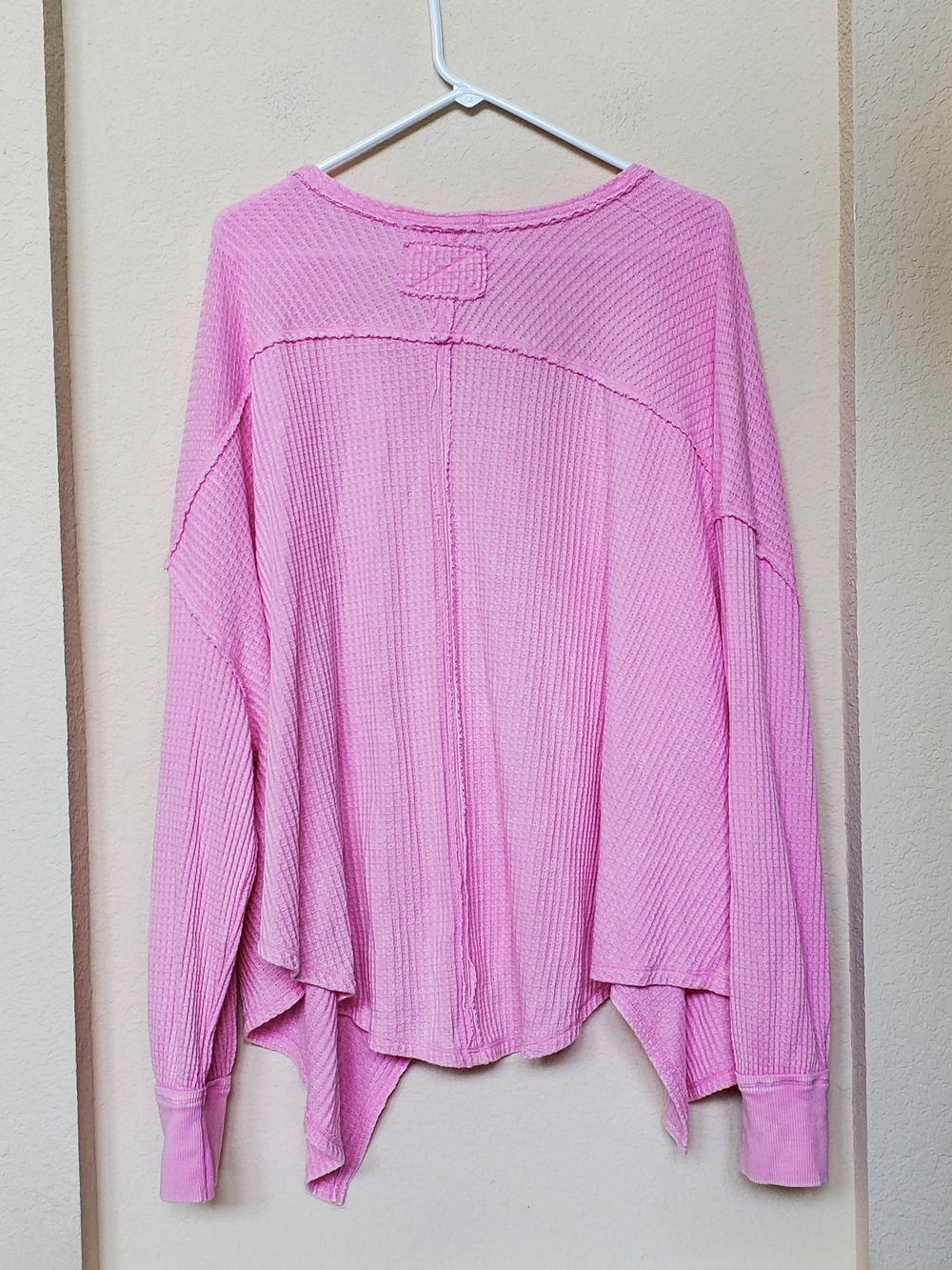 We The Free Pink Waffle Knit Oversized  V-Neck Women’s Top.  Size Large - Picture 5 of 7